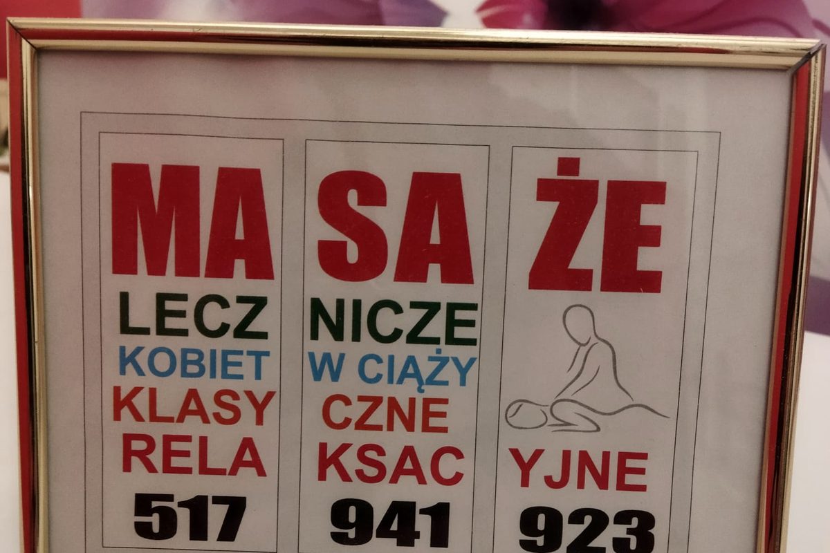 Tabliczka z rodzajami masaży w gabinecie Radosława Zadrożnego